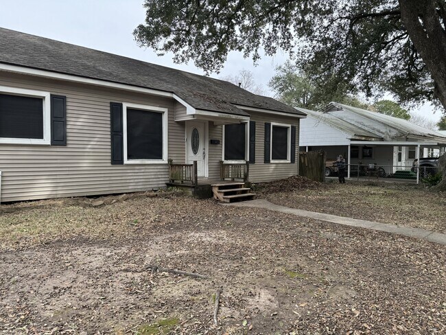 property at 609 Maumus St