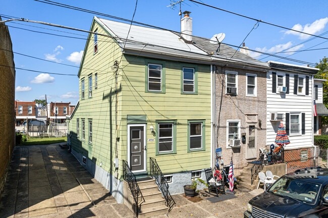 property at 4556 E Thompson St