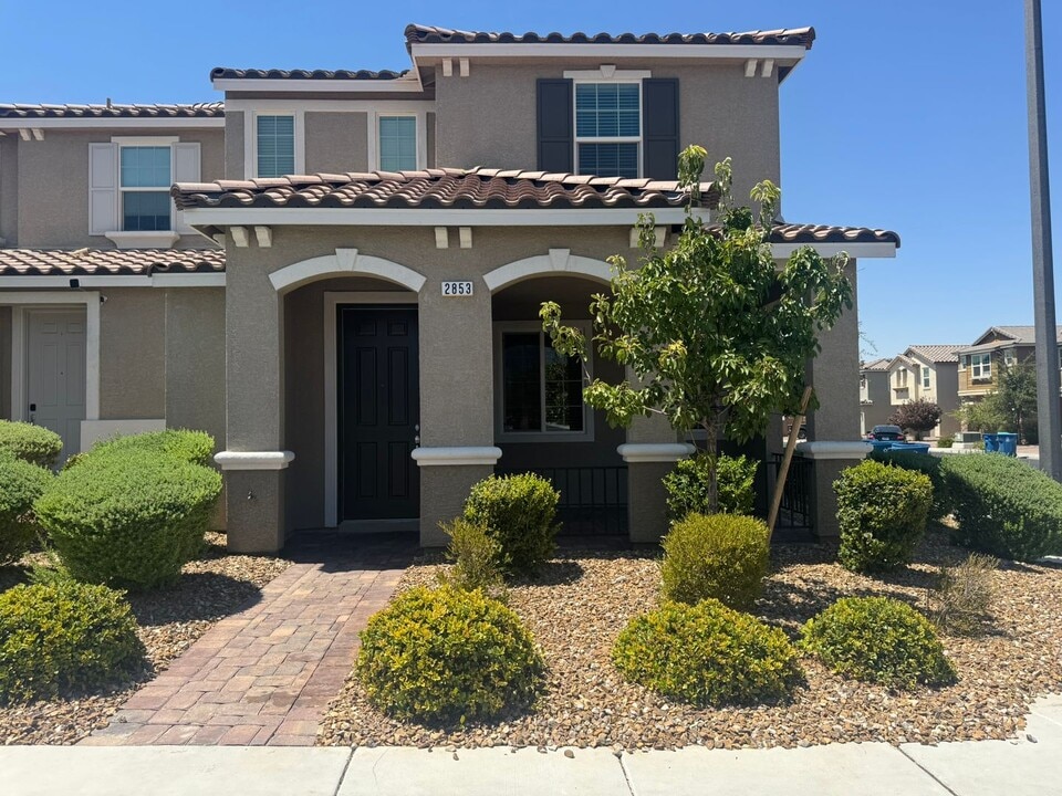 2853 Tanager Hill St in Henderson, NV - Building Photo