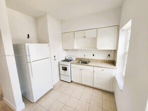 7611 Harding Ave in Miami Beach, FL - Foto de edificio - Building Photo