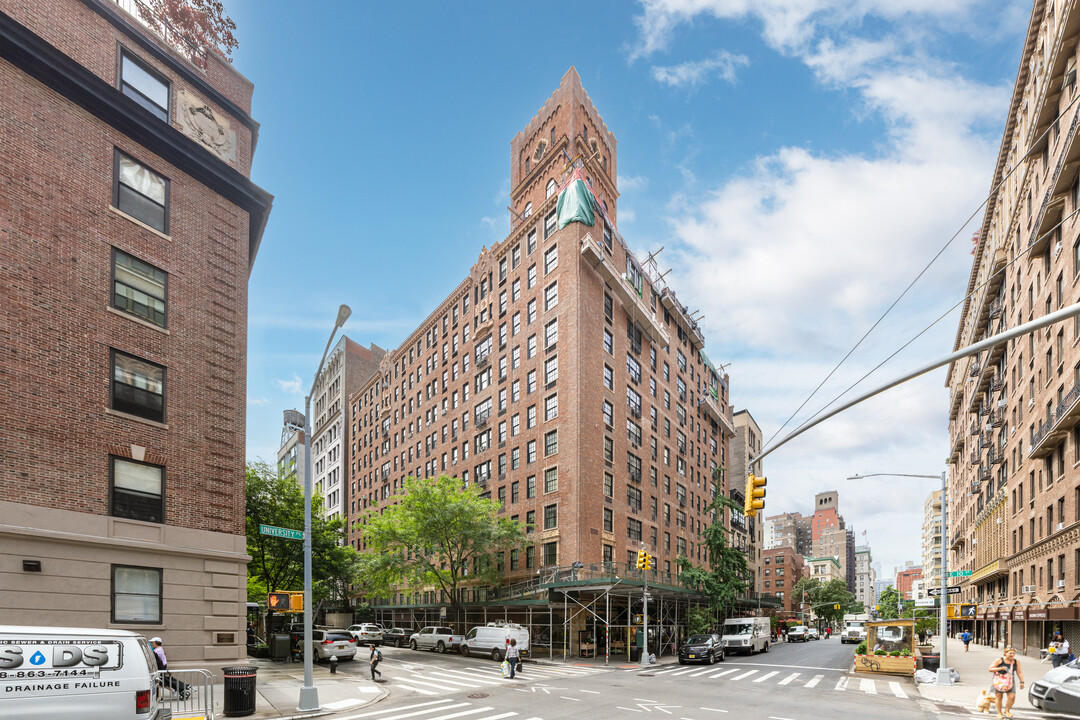 Devonshire House in New York, NY - Building Photo