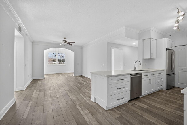 property at 5301 Myrtlewood Cir E