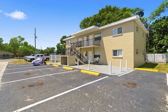 1799 Russell St S in St. Petersburg, FL - Foto de edificio - Building Photo