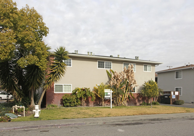 1389 Reeve St in Santa Clara, CA - Foto de edificio - Building Photo
