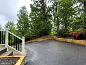 17985 Possum Point Rd in Dumfries, VA - Building Photo - Building Photo