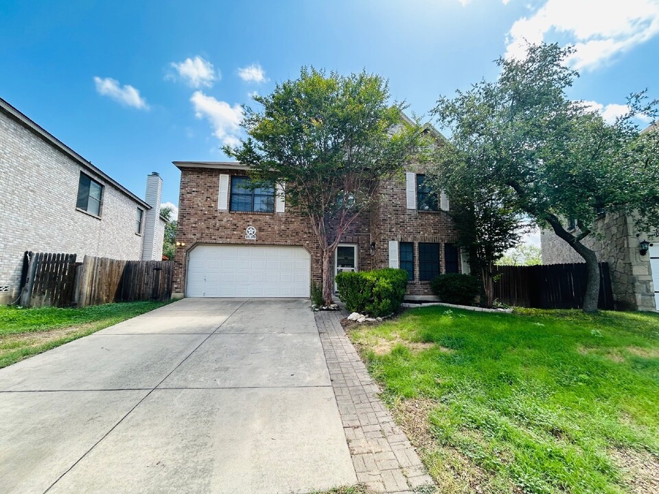 11911 Altamonte Oaks in San Antonio, TX - Foto de edificio