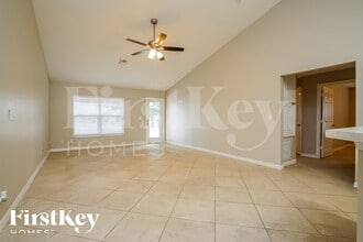 8140 Liriope Loop in Lehigh Acres, FL - Foto de edificio - Building Photo