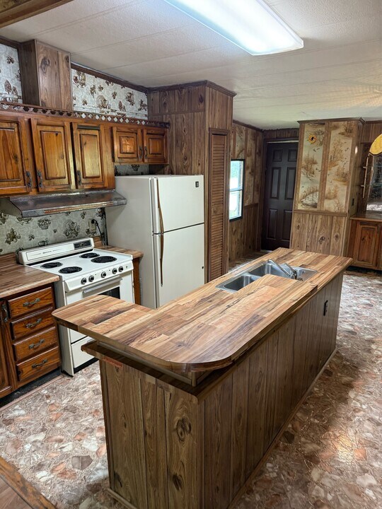 601 Dillard Dr in Mineral Springs, AR - Building Photo