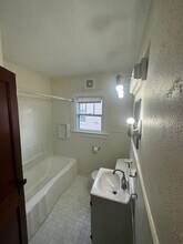 916 Sunset Ave in Grove City, PA - Building Photo - Building Photo