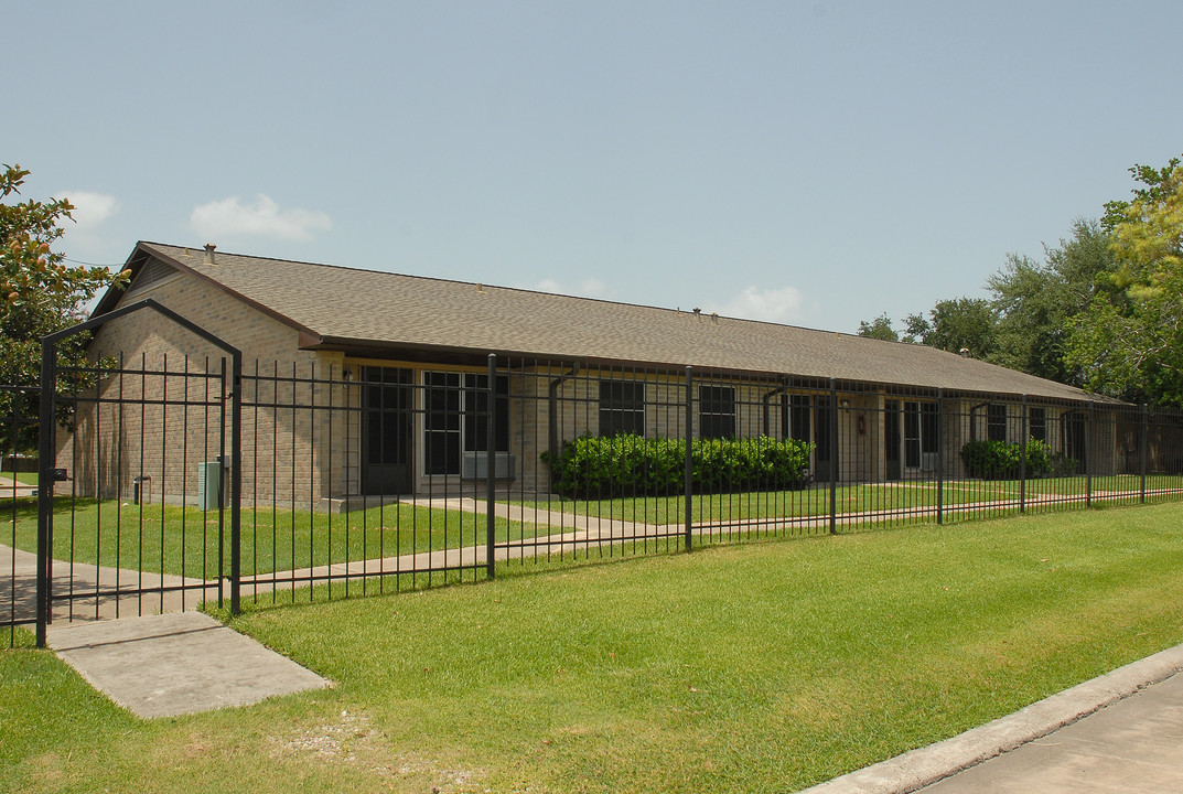 Magnolia Acres in Angleton, TX - Building Photo