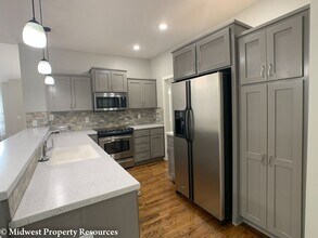 100 NW Whitlock Dr in Lee's Summit, MO - Building Photo - Building Photo