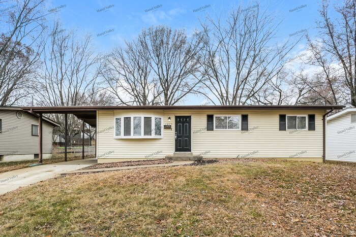 1275 Parakeet Ln in Florissant, MO - Building Photo