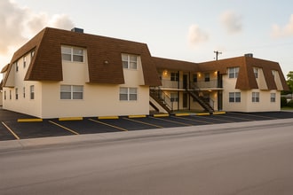3810 SW 60 Ave Davie, FL 33314 in Fort Lauderdale, FL - Foto de edificio - Building Photo