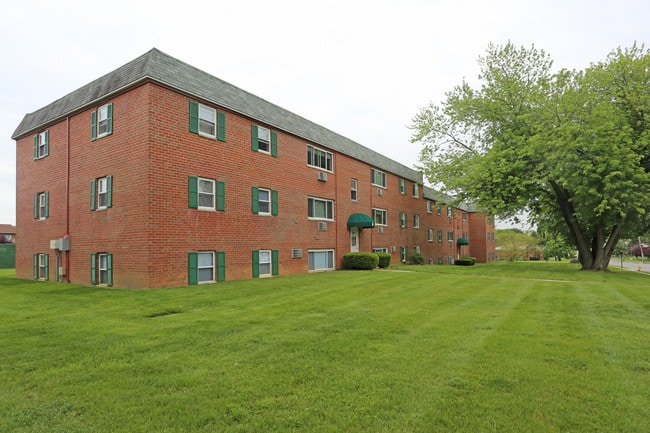 Brandywine Manor in Aston, PA - Foto de edificio - Building Photo