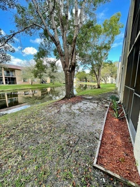 183 Lakeview Dr-Unit -103 in Weston, FL - Building Photo - Building Photo