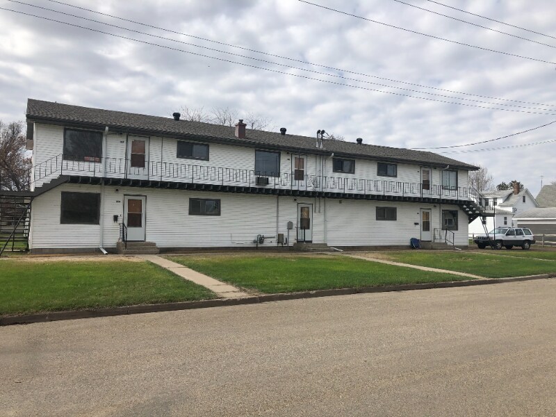 805 3rd St SW in Valley City, ND - Building Photo