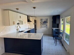 17 Great Cove Dr in Newmarket, NH - Building Photo - Building Photo