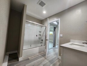 984 El Camino Dr in Costa Mesa, CA - Building Photo - Building Photo