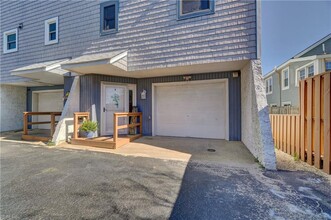 2100 E Ocean View Ave in Norfolk, VA - Building Photo - Building Photo