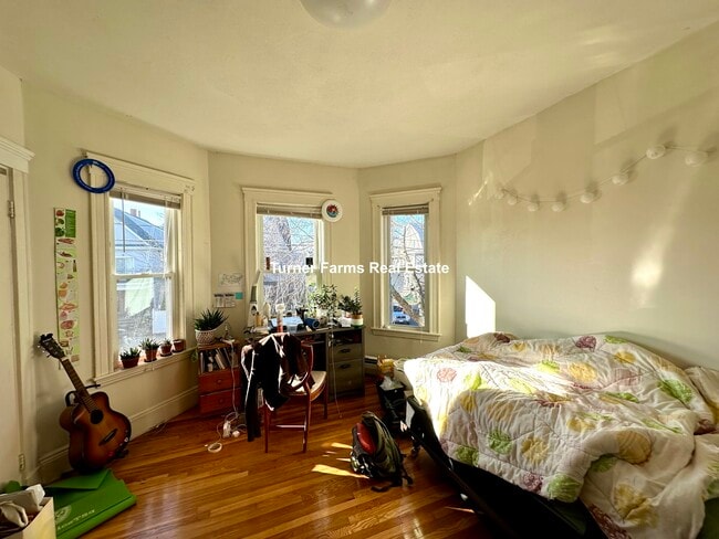 352 Main St, Unit 2 in Medford, MA - Foto de edificio - Building Photo