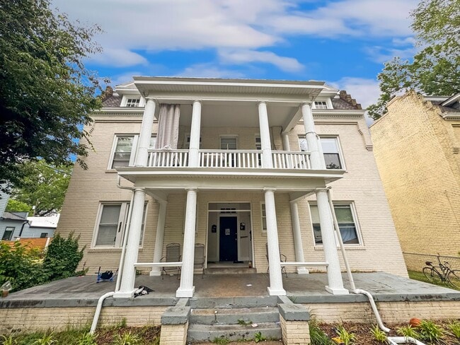 property at 3425 Carolina Ave