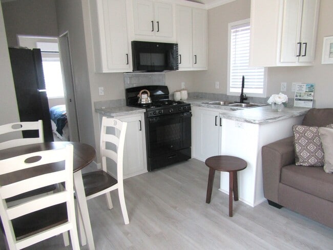 279 Oak Harbor Camp in Haines City, FL - Building Photo - Building Photo