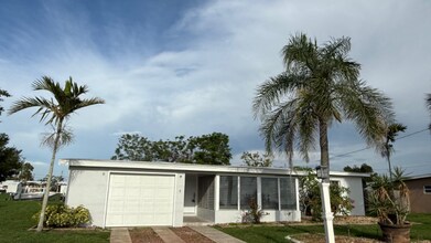 545 Palmetto Dr in Port Charlotte, FL - Building Photo - Building Photo