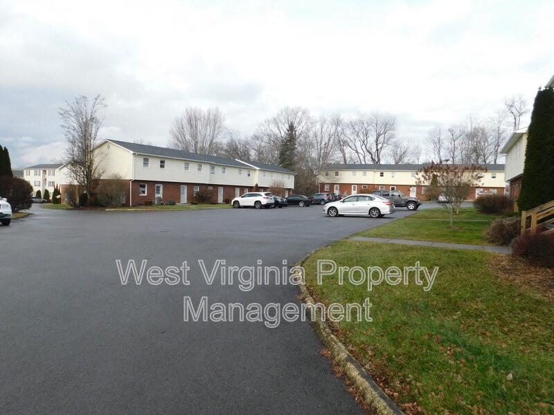 156 Cardinal Wy in Lewisburg, WV - Building Photo