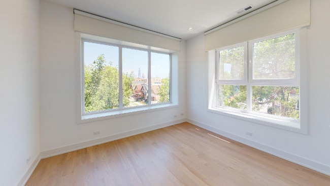 property at 123 S Green St