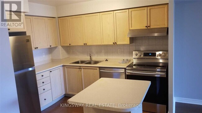 3888 Duke of York Blvd in Mississauga, ON - Building Photo - Building Photo