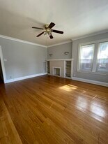 6945 S Calumet Ave, Unit 1N in Chicago, IL - Building Photo