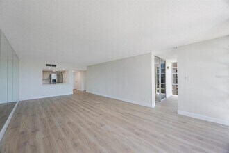 7400 Sun Island Dr S in South Pasadena, FL - Building Photo - Building Photo