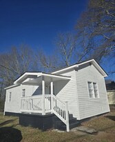 8241 Colquitt St in Douglasville, GA - Building Photo