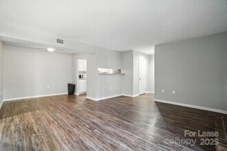 5020 Sardis Rd, Unit M in Charlotte, NC - Building Photo - Building Photo