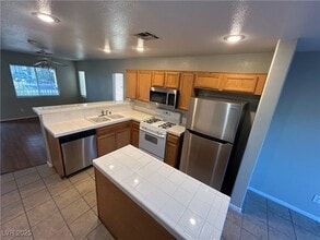 6459 Brook Cottage Ln in Las Vegas, NV - Building Photo - Building Photo