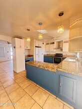 2925 W Shaw Butte Dr in Phoenix, AZ - Building Photo - Building Photo