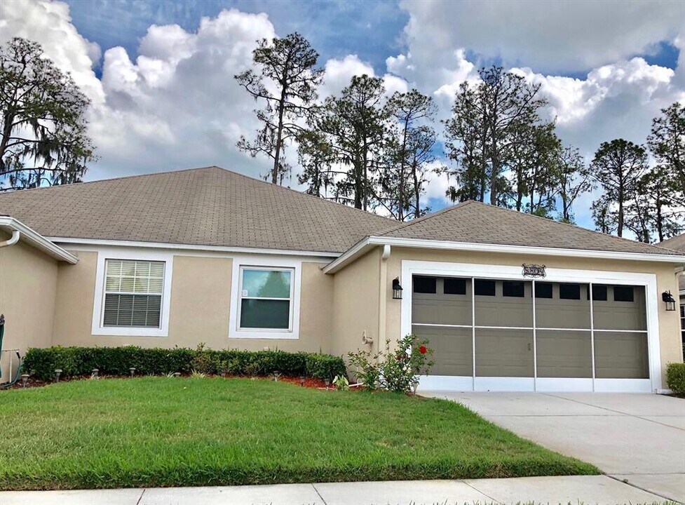 5804 Autumn Shire Dr in Zephyrhills, FL - Building Photo