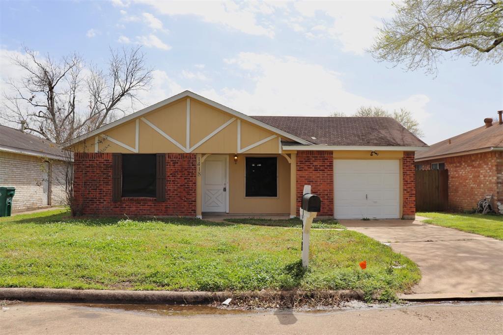 1418 Middle Park St in Pasadena, TX - Building Photo