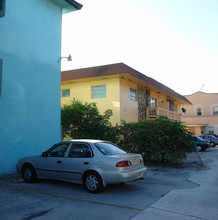 2735 E 4th Ave in Hialeah, FL - Building Photo - Building Photo