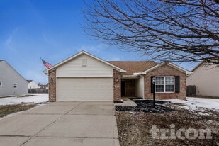 5477 Wood Hollow Dr in Indianapolis, IN - Building Photo
