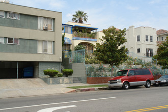 329 S Commonwealth Ave in Los Angeles, CA - Building Photo - Building Photo