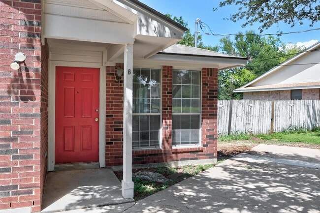 502 Rockmoor Dr, Unit B in Georgetown, TX - Building Photo - Building Photo