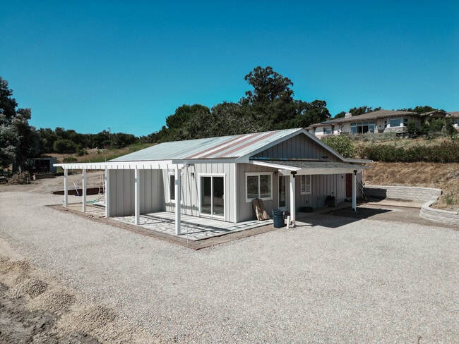 215 Burkhill Ln, Unit 1 in Arroyo Grande, CA - Building Photo - Building Photo