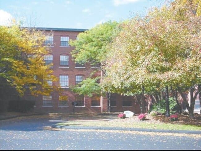 335 Cypress St in Manchester, NH - Building Photo - Building Photo