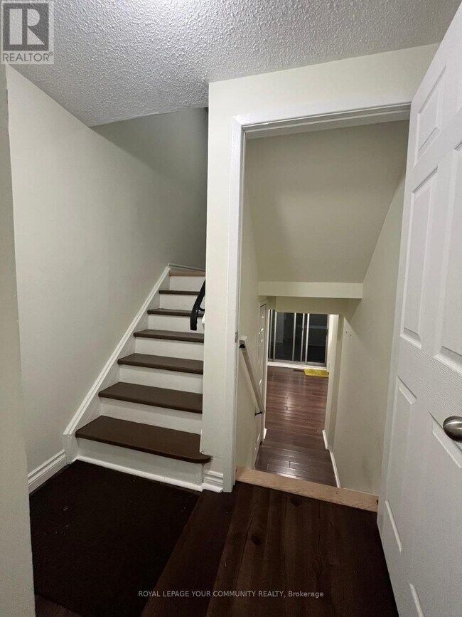 443-443 Manse Rd in Toronto, ON - Building Photo - Building Photo