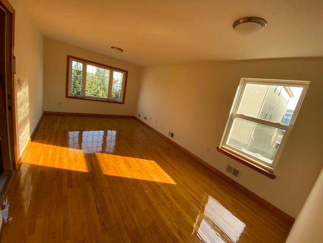 725 Jersey St, Unit 2 in Harrison, NJ - Foto de edificio - Building Photo