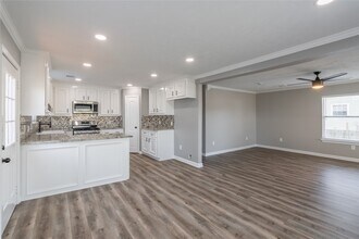 725 10th St in San Leon, TX - Building Photo - Building Photo