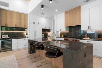 2404 Rock Terrace Cir in Austin, TX - Building Photo - Building Photo