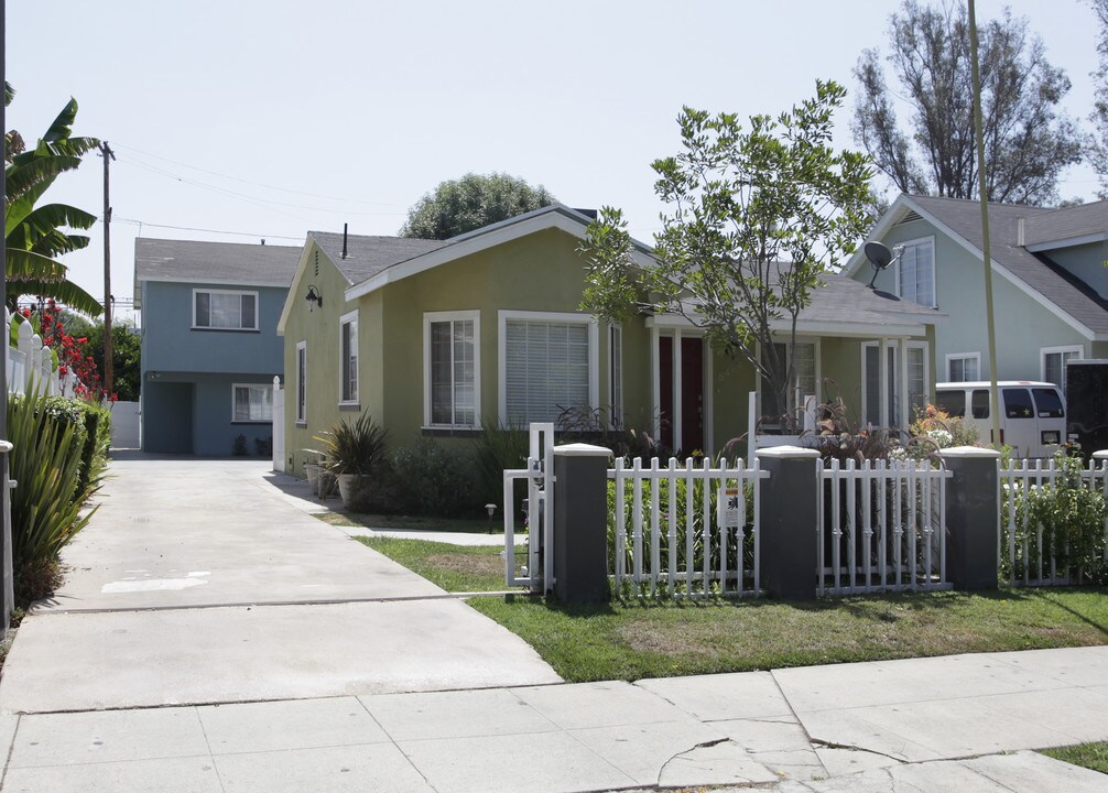 Colfax Apartments in North Hollywood, CA - Building Photo