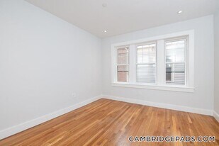 18 Forest St, Unit 44 in Cambridge, MA - Building Photo